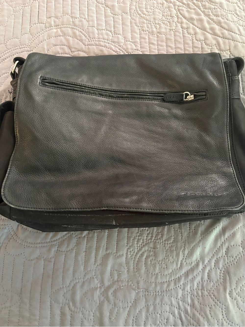 Fossil Black Leather Messenger Bag with Front Zip